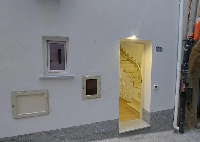 Marina House 체팔루