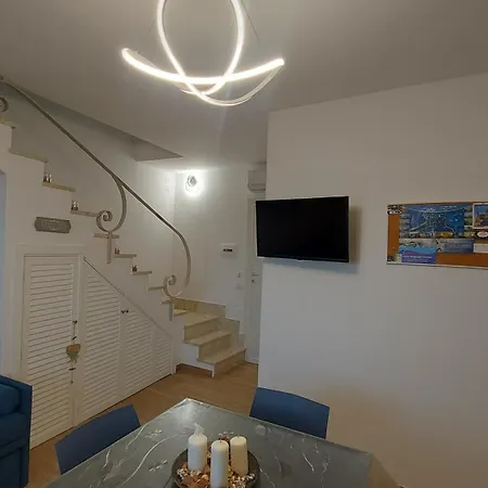 度假居 Marina House *